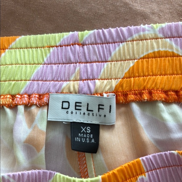 DELFI Collective Colorful Abstract Set - Picture 3 of 4